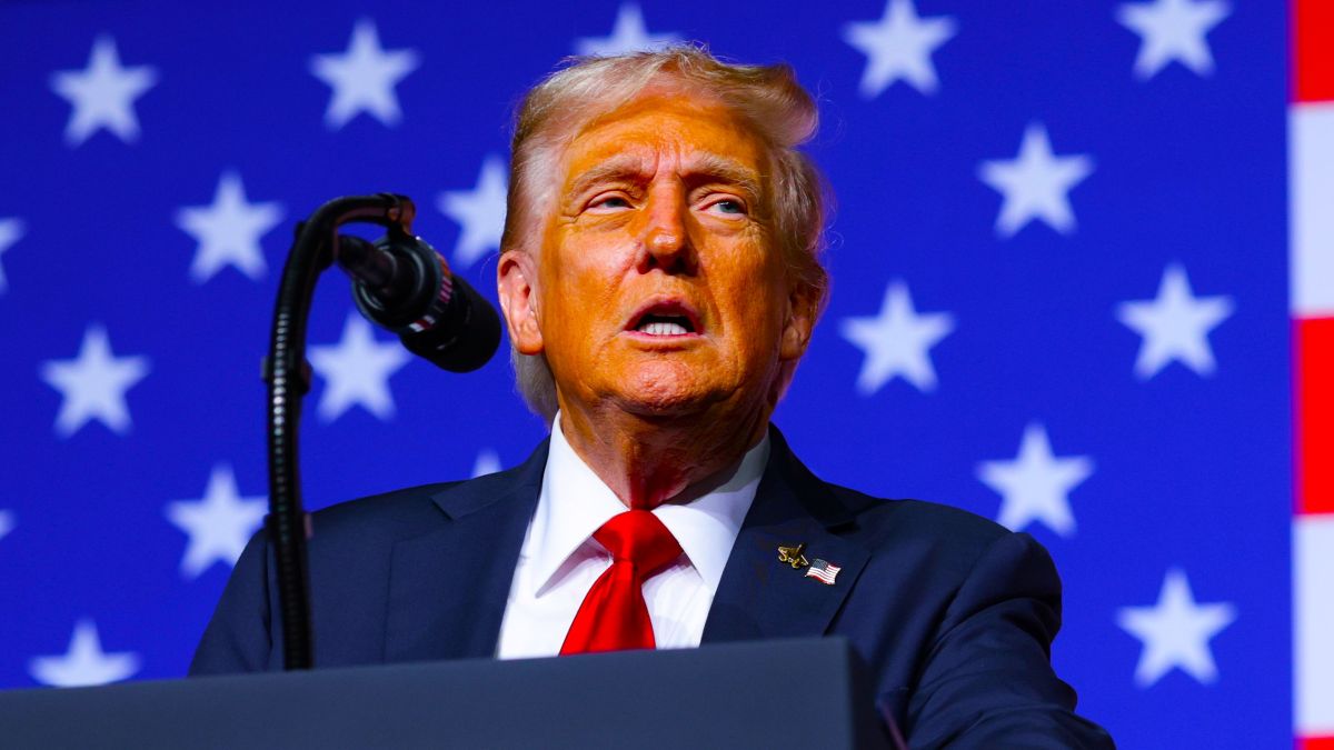 U.S. President Donald Trump speaks to senior military leaders at Marine Corps Base Quantico on September 30, 2025 in Quantico, Virginia. In an unprecedented gathering, almost 800 generals, admirals and their senior enlisted leaders have been ordered into one location from around the world on short notice. (Photo by Alex Wong/Getty Images)