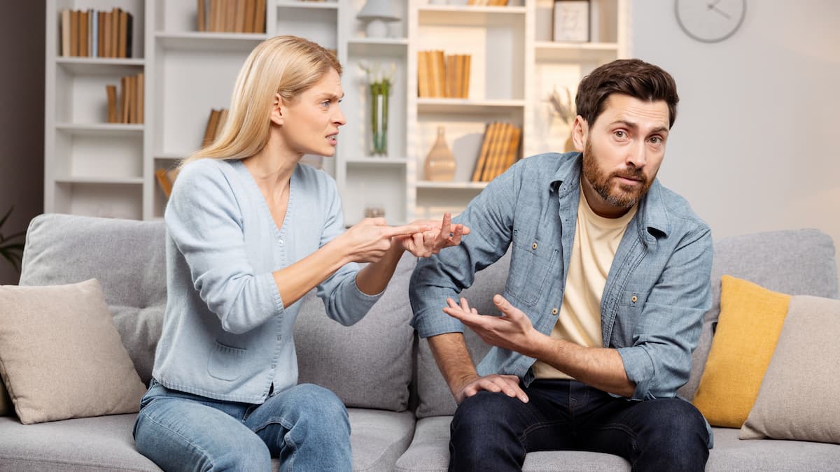 Husband and Wife arguing, Reddit