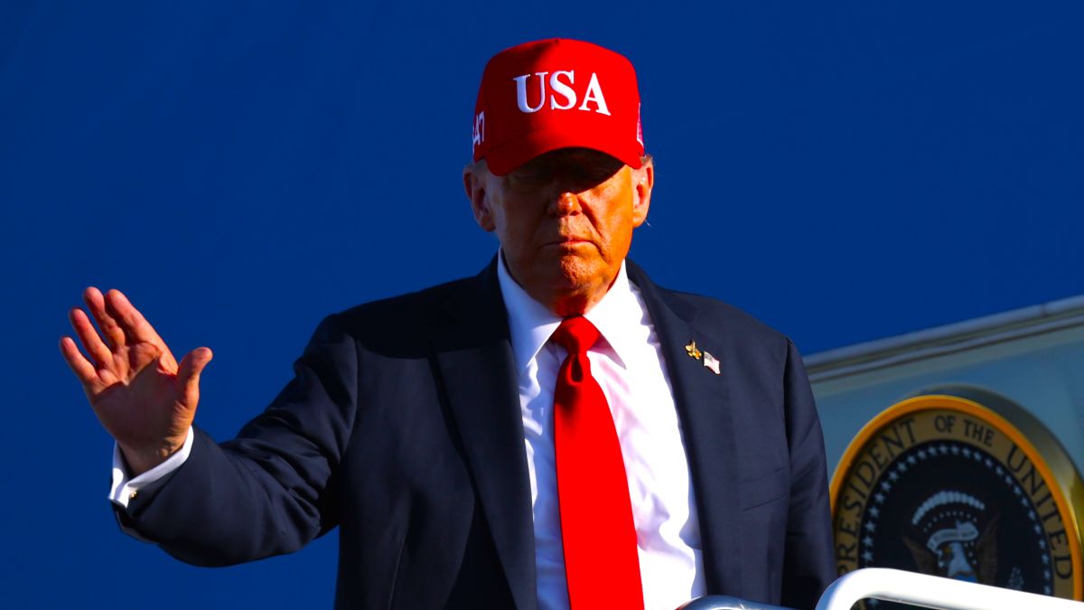 U.S. President Donald Trump waves as he boards Air Force One after making remarks during the Navy 250 Celebration on the USS Harry S. Truman aircraft carrier, at Norfolk International Airport on October 5, 2025 in Norfolk, Virginia. President Trump is visiting Naval Station Norfolk in Virginia for a celebration of the 250th birthday of the U.S. Navy. (Photo by Alex Wong/Getty Images)