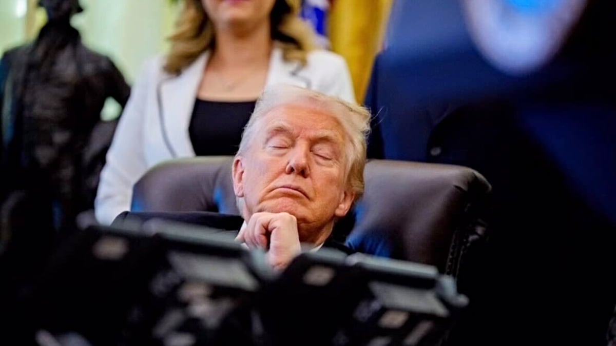 Trump sleeping in Oval Office