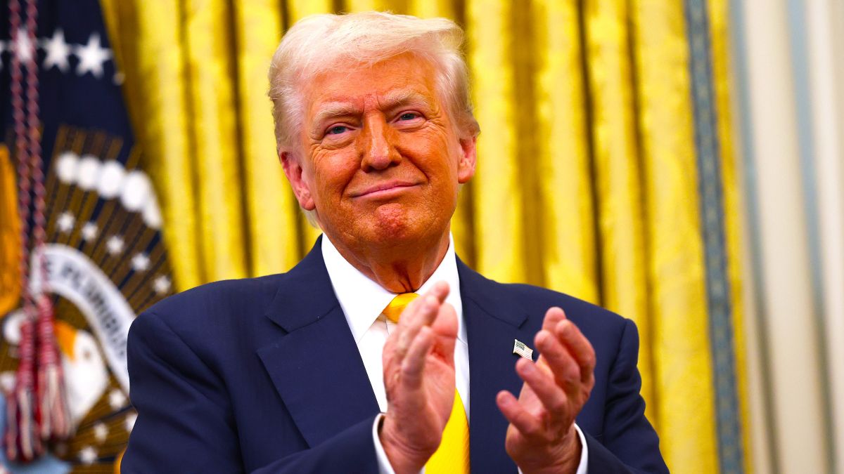 U.S. President Donald Trump applauds after Howard Lutnick was sworn in as U.S. Commerce Secretary in the Oval Office at the White House on February 21, 2025 in Washington, DC. Lutnick, the former CEO of Cantor Fitzgerald and BGC Group, was confirmed by the Senate 51 to 45. Vice President JD Vance and Lutnick's wife Allison Lutnick also attended. (Photo by Win McNamee/Getty Images)