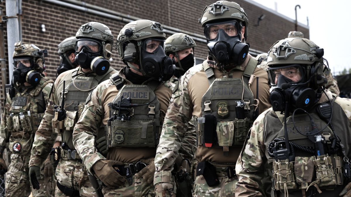 Federal law enforcement agents confront demonstrators protesting outside of an immigration processing center on September 19, 2025 in Broadview, Illinois. The demonstrators were protesting a recent surge in ICE activity in the Chicago area, part of the Trump administration's crackdown on undocumented immigrants in the area dubbed Operation Midway Blitz. (Photo by Scott Olson/Getty Images)