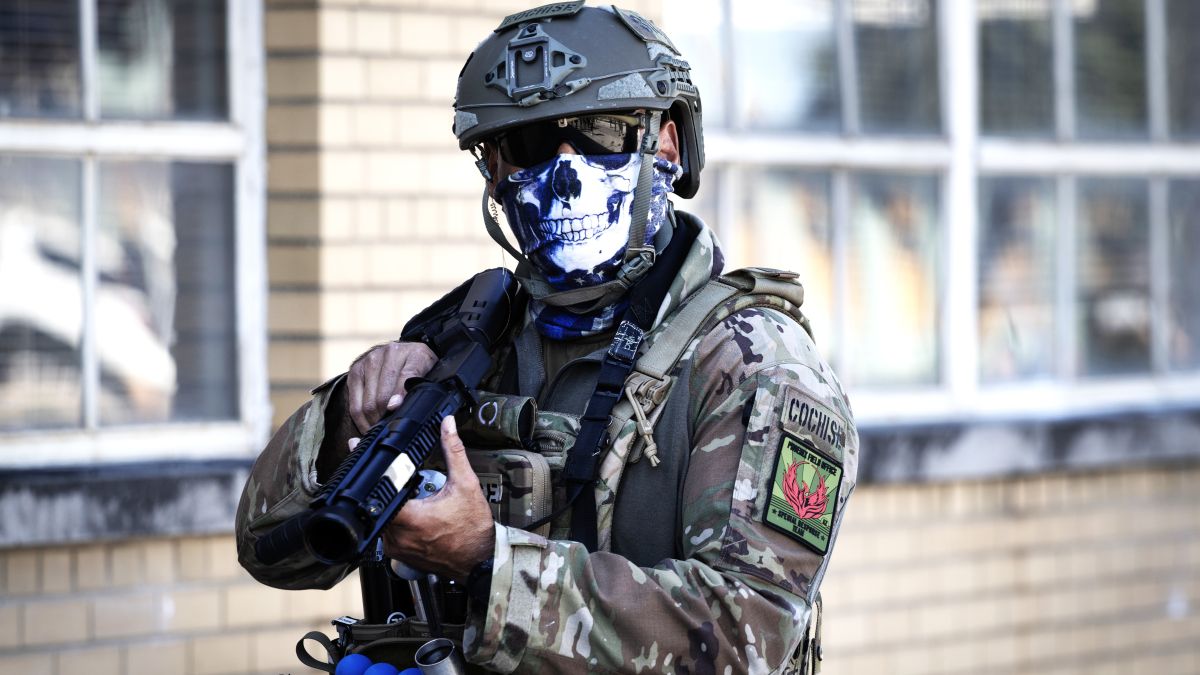 Federal law enforcement agents confront demonstrators protesting outside of an immigration processing center on September 26, 2025 in Broadview, Illinois. The demonstrators, protesting a recent surge in ICE activity in the Chicago area, were pushed back from the facility with a barrage of "less lethal" munitions including stinger ball grenades, pepper balls, tear gas and baton rounds. (Photo by Scott Olson/Getty Images)