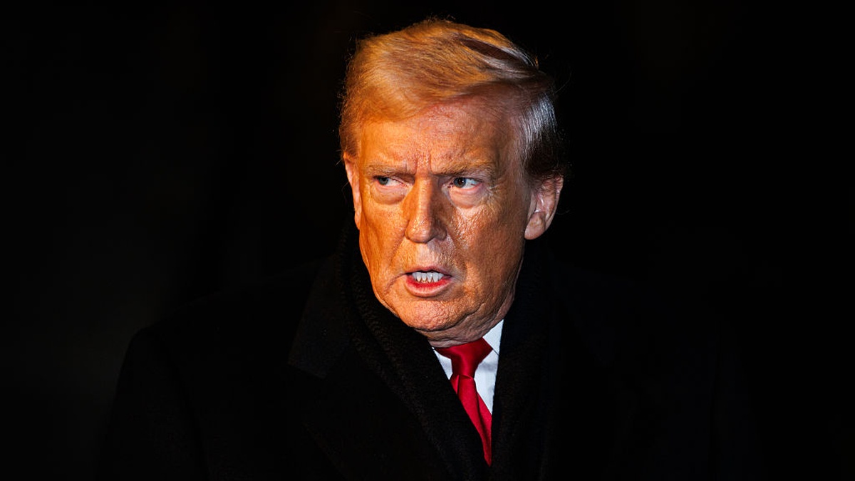 Ex-Trump lawyer and press secretary both say something is seriously wrong with the president after bizarre briefing