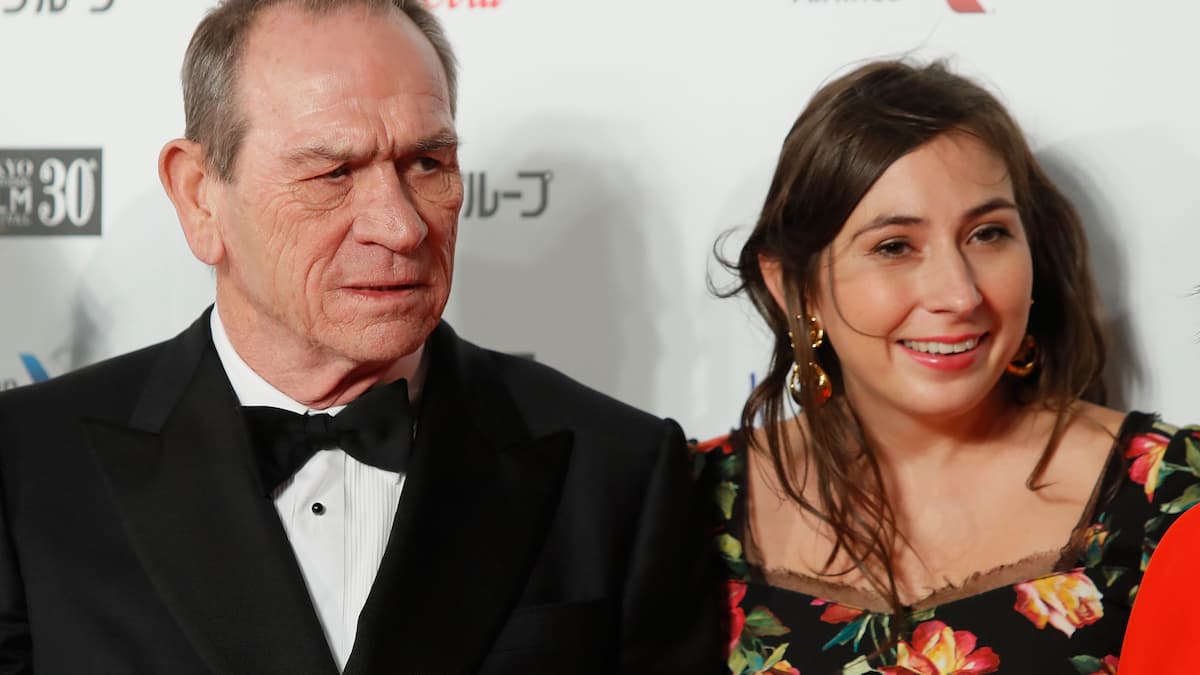 Tommy Lee Jones, Victoria Jones