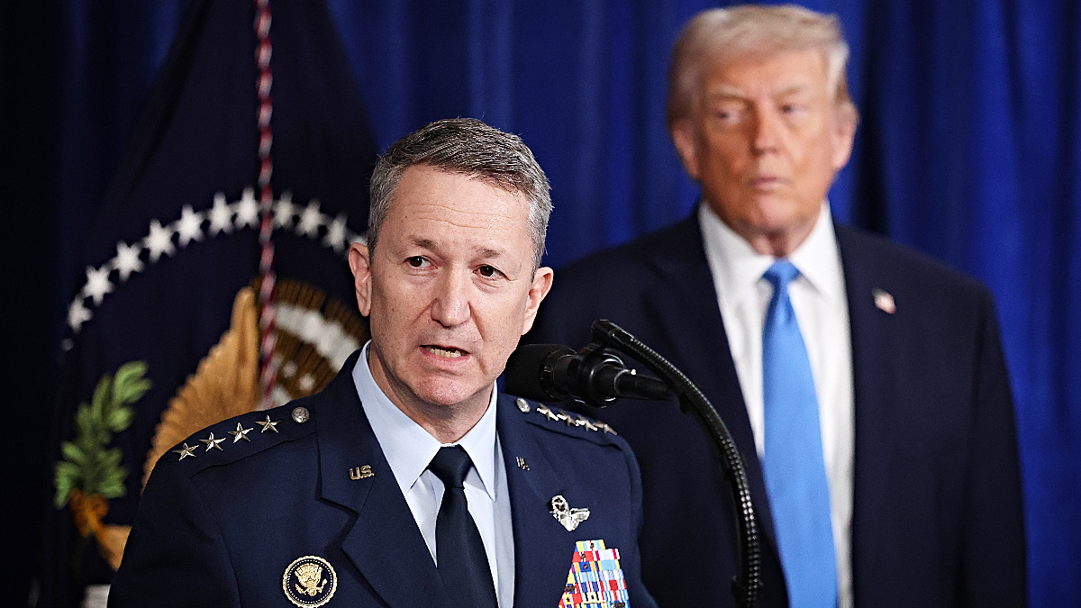 Trump fell asleep while Dan Cine briefed on Venezuela strikes.