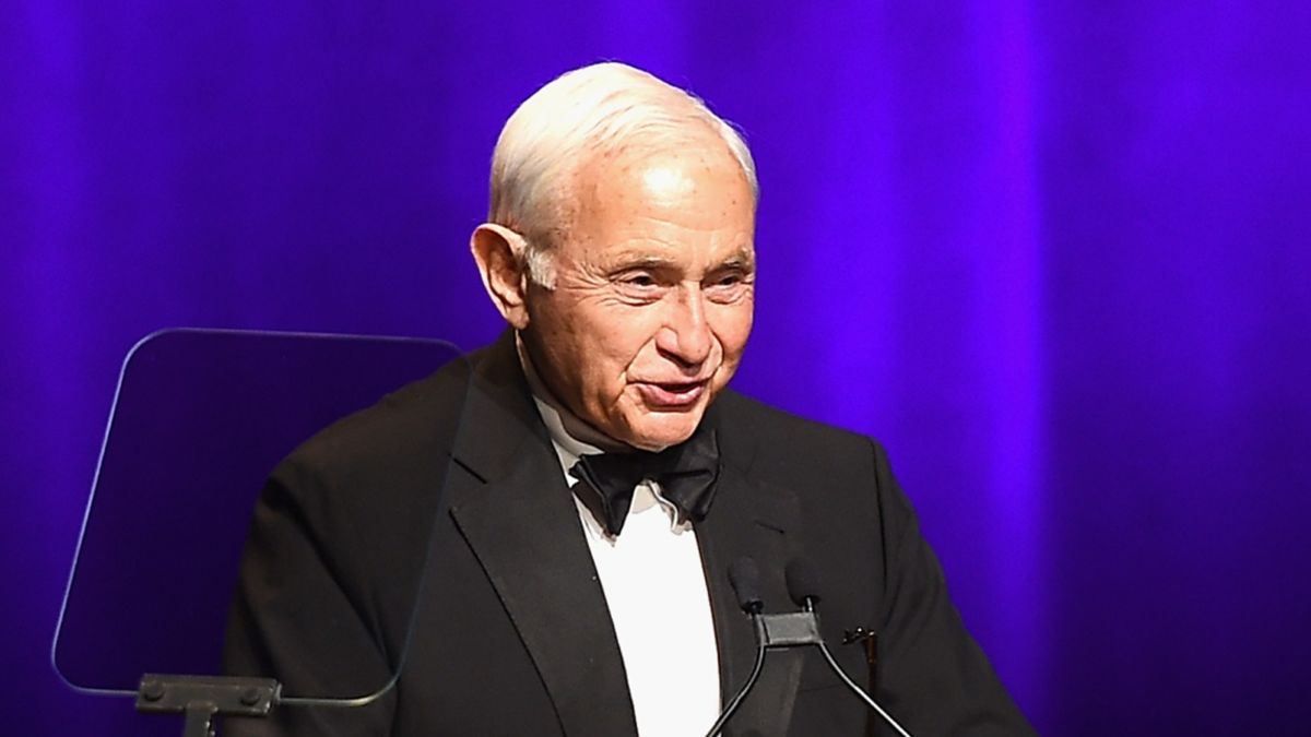 Les Wexner speaks onstage at the 2016 Fragrance Foundation Awards presented by Hearst Magazines - Show on June 7, 2016 in New York City. (Photo by Nicholas Hunt/Getty Images for Fragrance Foundation)