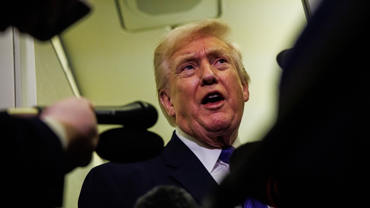 IN FLIGHT - FEBRUARY 06: U.S. President Donald Trump gaggles with reporters while aboard Air Force One on February 6, 2026 en route to Palm Beach, Florida. The President is spending the weekend at Mar-a-Lago, his private club. (Photo by Samuel Corum/Getty Images)