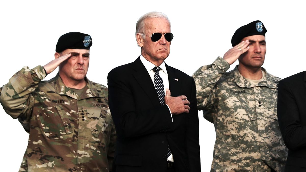 R) Army Chief of Staff General Mark Milley, Vice President Joseph Biden, Major General Andrew P. Poppas and Army Secretary Eric Fanning attend a dignified transfer for Army Pfc. Tyler R. Lubelt of Tamaroa, Illinois, at Dover Air Force Base November 15, 2016 in Dover, Delaware. Lubelt, 20, who was assigned to Headquarters and Headquarters Company, 1st Special Troops Battalion, 1st Sustainment Brigade, 1st Cavalry Division in Fort Hood, Texas, died November 12 of injuries sustained from a suicide bomb attack at Bagram Airfield near Kabul in Afghanistan. (Photo by Alex Wong/Getty Images)