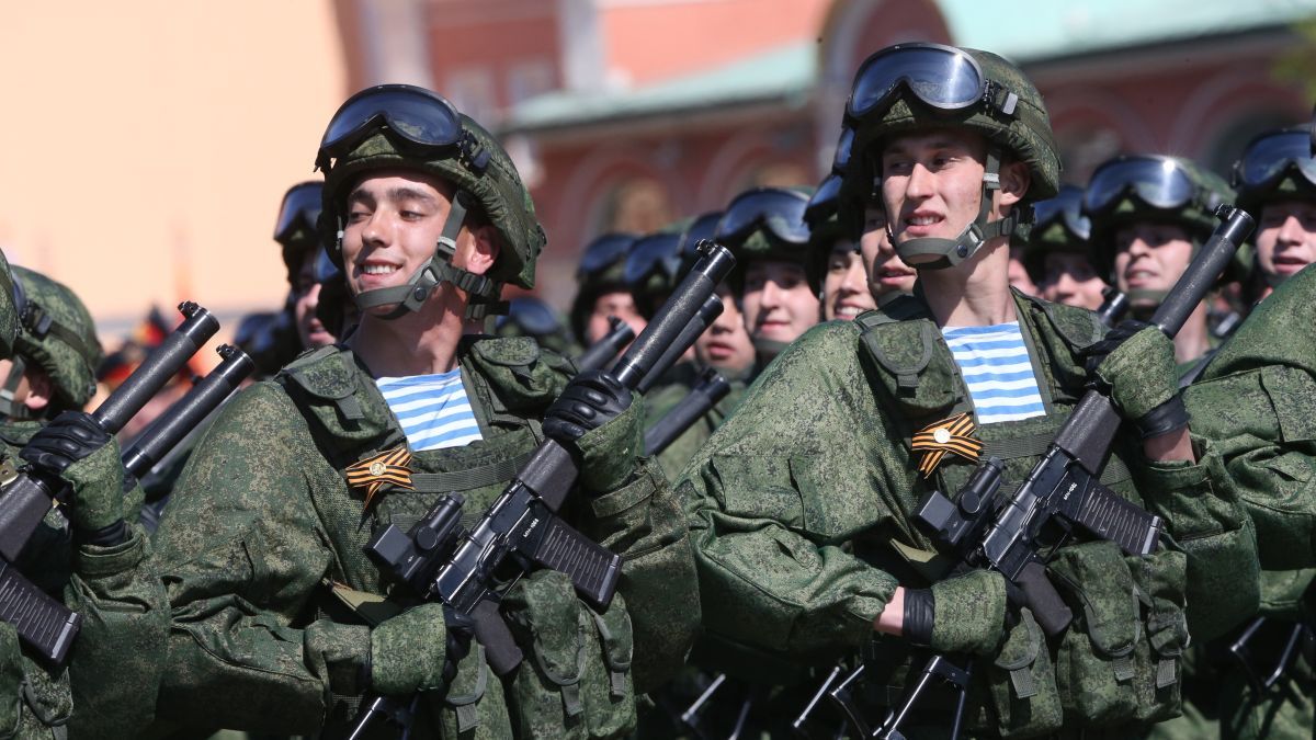Russian paratroopers march during the Victory Day Parade at Red Square May 9, 2016 in Moscow, Russia. Russia marks the 71st anniversary of the victory over German Nazis. (Photo by Mikhail Svetlov/Getty Images)
