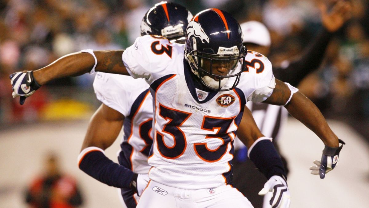 Alphonso Smith #33 of the Denver Broncos celebrates after a play against the Philadelphia Eagles at Lincoln Financial Field on December 27, 2009 in Philadelphia, Pennsylvania. (Photo by Jim McIsaac/Getty Images)