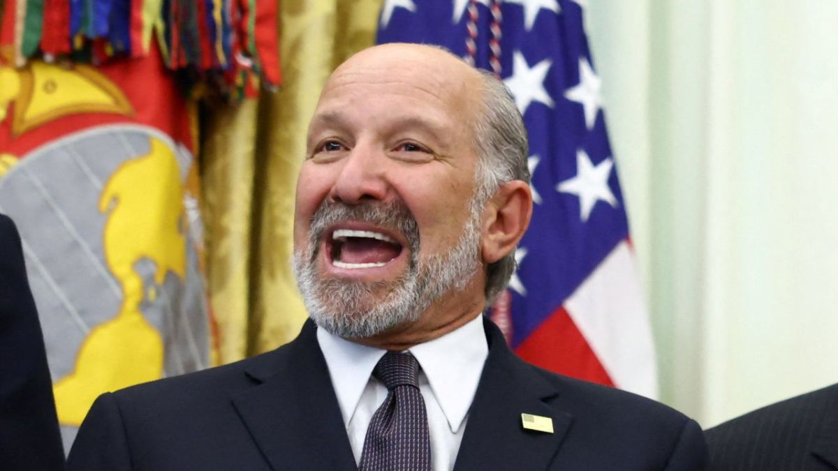 US Commerce Secretary Howard Lutnick speaks about an energy infrastructure project in Alaska as US President Donald Trump and US Senator Dan Sullivan (R-AK) listen in the Oval Office at the White House in Washington, D.C., US, September 30, 2026. REUTERS/Kevin Lamarque